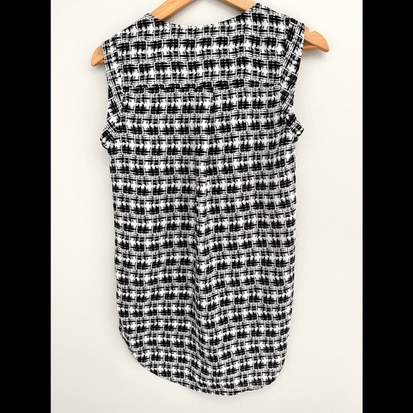 Dynamite black white sleeveless blouse XS - Picture 2 of 5
